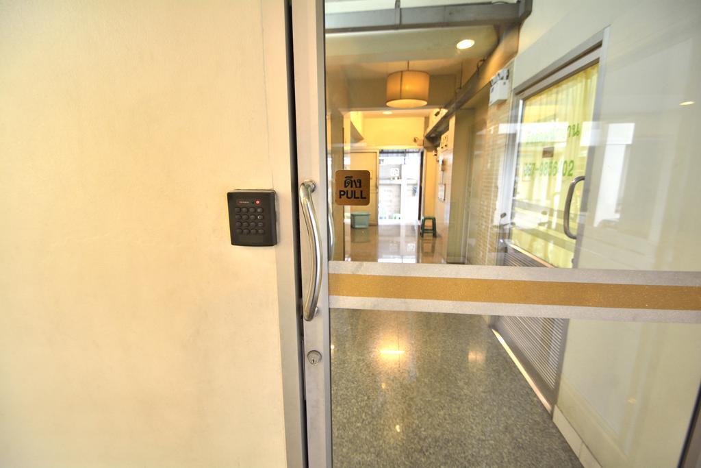 Modern Place Apartment Bangkok Room photo