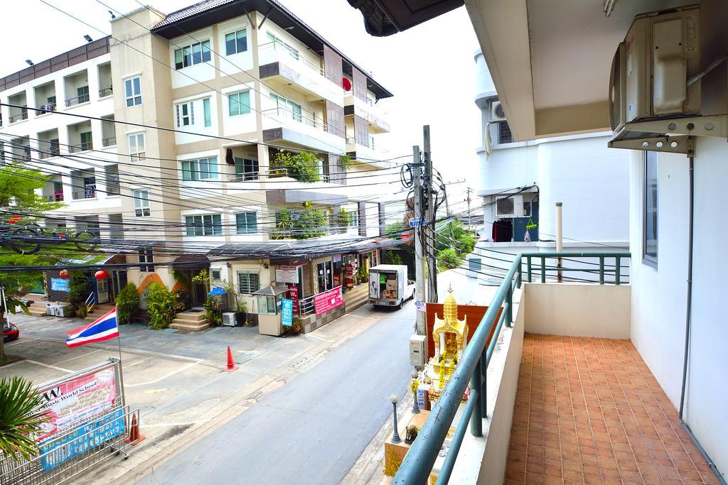 Modern Place Apartment Bangkok Exterior photo