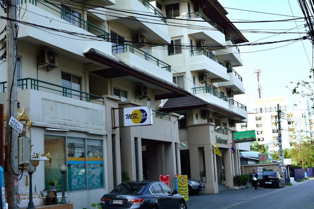 Modern Place Apartment Bangkok Exterior photo